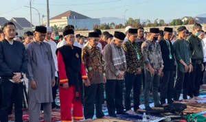 Bareng Amien Rais, Jemaah Muhammadiyah Kabupaten Bandung Gelar Salat Idul Adha di Transmart Buah Batu Warga PP Muhammadiyah Kabupaten Bandung Gelar Shalat Idul Adha 1444 Hijriah Bersama Amien Rais. Foto Agi Jabarekspres