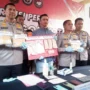 Kurir dan Bandar Ditangkap! Satnarkoba Polresta Bogor Amankan 5 Kg Ganja Kapolresta Bogor Kota Kombes Pol Bismo Teguh Prakoso beserta jajaran saat menunjukkan sejumlah barang bukti narkotika di Mako Polresta Bogor, Rabu (28/6). (Yudha Prananda / Jabar Ekspres)