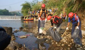 Indocement Dredges 16.3 tons of Waste on World Environment Day