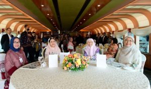 Indonesian First Lady and Malaysian PM's Wife Tour Putrajaya Lake Indonesian First Lady and Malaysian PM's Wife Tour Putrajaya Lake