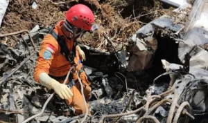 Kepala Basarnas, Marsekal Madya TNI Henri Alfiandi mengatakan bahwa black box pesawat Semuwa Aviasi Mandiri (SAM) Air belum ditemukan. ANTARA/HO/SAR Jayapura.