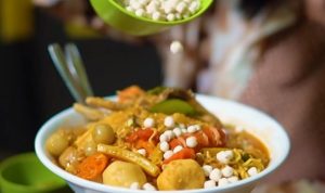 5 Jajanan Khas Bandung Paling Enak, Kuliner Hits Teman Ngemil! Rekomendasi Kuliner Enak di Bandung/ Tangkap Layar YouTube MGDALENAF