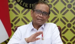 Menko Polhukam Mahfud Md dalami polemik Al Zaytun dari beberapa sumber yang pernah aktif di Ponpes tersebut. ANTARA/HO.Kominfo.