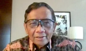 Pemerintah Didesak Sejumlah Pihak Selesaikan Polemik Al Zaytun, Mahfud MD: Akan Evaluasi Secara Administratif Menkopolhukam Mahfud MD sempat mengatakan langkah pemerintah terkait penyelesaian polemik Ponpes Al Zaytun. ANTARA/Genta Tenri Mawangi.
