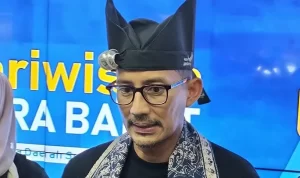 Menparekraf, Sandiaga Uno bergabung menjadi kader Persatuan Pembangunan (PPP) dan menegaskan akan cawe-cawe terhadap hal ini. ANTARA/Muhammad Zulfikar.
