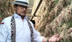 Syahrul Yasin Limpo Enggan Buka Suara Soal Dugaan Korupsi: Saya Tidak Mengerti Itu! Mentan RI, Syahrul Yasin Limpo enggan buka suara soal dirinya yang diduga korupsi hingga disebut-sebut jadi tersangka KPK. ANTARA/Muhammad Zulfikar.