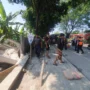 Mobil pick up pengangkut material ringsek akibat ditabrak mobil Honda Brio putih di Jalan Juanda Kota Depok pada Rabu, 27 Juni 2023 sekira jam 11.00 WIB. (Jabar Ekspres/Rubiakto)