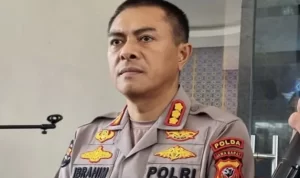 Polda Jabar Sanksi Oknum Polisi Diduga Terlibat Penipuan Rekrutmen Polri di Cirebon Kabidhumas Polda Jawa Barat Kombes Pol Ibrahim Tompo ungkap oknum polisi berpangkat Perwira di Cirebon diduga terlibat penipuan rekrutmen Polri mendapatkan sanksi. ANTARA/Bagus Ahmad Rizaldi.