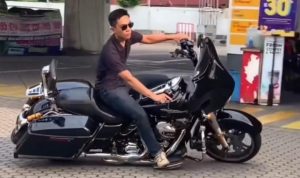 Penyidik KPK geledah rumah mantan pejabat DJP Rafael Alun, tersangka kasus suap dan gratifikasi, termasuk moge Harley Davidson yang sempat dipamerkan Mario Dandy Satriyo. PMJ News