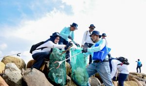Pertamina Collects 3.2 tons of Waste from Dumai and Bengkalis Beaches