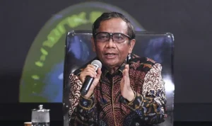 Polemik Ponpes Al Zaytun Ada Aspek Pidana? Mahfud MD: Akan Ditangani Polri, Tidak Boleh Diambangkan! Polemik Ponpes Al Zaytun masih menjadi sorotan Menkopolhukam Mahfud MD. Ia juga mengatakan bahwa ada aspek hukum pidana dalam kasus tersebut. ANTARA/Hafidz Mubarak A.