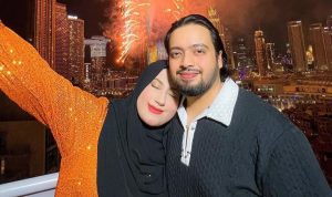 Mengenal Sosok Syekh Zaki, Inilah Profil Suami Tasyi Athasyia yang Turut Disebut dalam Klarifikasi Eks Karyawan Profil Syekh Zaki, suami Tasyi Athasyia yang disoroti lantaran turut terseret dalam klarifikasi eks karyawan sang istri, Risty Oktaviani. Instagram/@tasyiathasyia.