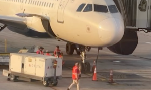 Seorang Pekerja Bandara di Texas Tewas 'Tersedot' Mesin Jet Pesawat Seorang Pekerja Bandara di Texas Tewas 'Tersedot' Mesin Jet Pesawat