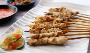 3 Rekomendasi Tempat Kuliner di Bandung yang Menjual Sate Taichan, Paling Laris! 3 Rekomendasi Tempat Kuliner di Bandung yang Menjual Sate Taichan/Foto: Instagram (@satetaichan_buahbatu)