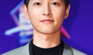 Song Joong-Ki dan Istrinya Sambut Anak Pertamanya Song Joong-Ki dan Istrinya Sambut Anak Pertamanya