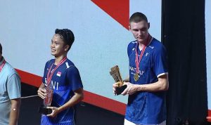 Unlucky, Axelsen wins two games against Ginting