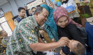 Vaksin Polio Kota Cimahi Baru Mencapai 64,8 Persen Vaksin Polio Kota Cimahi Baru Mencapai 64,8 Persen
