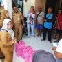 Sekda Kota Bogor, Syarifah Sofiah dan sejumlah Kepala Dinas saat menyambangi warga terdampak longsor di Kampung Tarikolot, Kelurahan Gunung Batu, Kecamatan Bogor Barat. (Yudha Prananda / Jabar Ekspres)