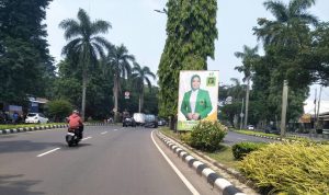 Sekda Kabupaten Bogor Tanyakan Soal Penertiban Baliho Parpol: Satpol PP Kemana ya? Spanduk atau baliho politik yang terpampang di Jalan Tegar Beriman. Foto : Sandika Fadilah/Jabarekspres.com
