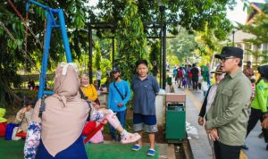 Mantap! Hari Ini Kualitas Udara Kota Bogor Terbesih di Indonesia Wali Kota Bogor, Bima Arya saat menyapa warga di Alun-alun Kota Bogor. (Yudha Prananda / Jabar Ekspres)