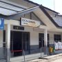 Pintu masuk Stasiun Cicalengka, Kabupaten Bandung. (Mufti/Jabarekspres)