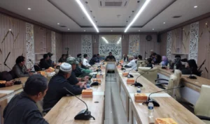 Ini Respon Komisi V DPRD Jabar Terkait Demo Ponpes Al Zaytun Komisi V DPRD Jabar dan PPNKRI berdiskusi mengenai polemik Ponpes Al Zaytun.