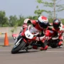 Pebalap belia yang tergabung dalam Astra Honda Racing School 2023 mendapatkan materi dasar balap oleh para mentor di trek AHM Safety Riding Park, Deltamas.