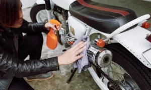 Cara Mencuci Motor yang Benar, Simak Cara Ini! Cara Mencuci Motor yang Benar, Simak Cara Ini!