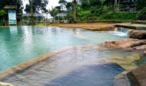Wisata Air Panas Bandung/ Instagram @curug_cipanas