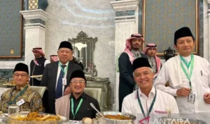 Anies Baswedan dan Ganjar Pranowo Makan Siang Bareng Raja Salman di Makkah, Ada Pembicaraan Politik?