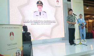 Wakil Wali Kota Bogor, Dedie Rachim didampingi CEO Travel Niat umrah Bagus Pasta saat menghadiri Grand Launching Niat umrah di Mal Botani Square. (YUDHA PRANANDA/JABAR EKSPRES)