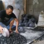 Berkah Idul Adha, Pedagang Arang di Sukabumi Kebanjiran Orderan!