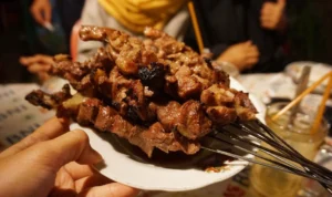4 Resep Olahan Daging Kurban Praktis, Wajib Coba! Ilustrasi Sate Kambing dan Resep Olahan Daging Kurban/Foto: Pixabay (saesherra)