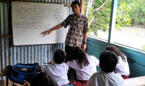 ide Guru Markeplace pada  Rapat dengar pendapat Komisi X DPR RI ini mendapat ragam komentar dari warganet dan kalangan akademisi