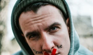 5 Ciri-Ciri Berbohong, Waspadai Hal ini!