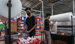 Diskominfo: Assists SMEs in Producing Snacks Made From Local Ingredients