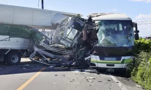 Bus dan Truk di Hokkaido Bertabrakan, Korban Jiwa Tak Terhindari (JapanTimes)