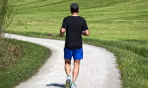 Rekomendasi 8 Olahraga Sore Hari yang Cocok Kamu Lakukan