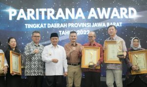 Serahkan Penghargaan Paritrana Award Tingkat Jabar, Uu Ruzhanul: Perhatikan dan Lindungi Tenaga Kerja