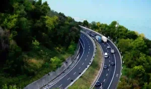 6 Penyebab Pecah Ban di Jalan Tol, Wajib Tahu Demi Keselamatan!