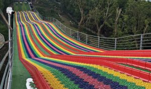 Mencoba Perosotan Warna-warni Lembang