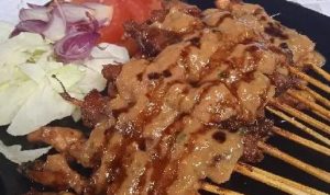 Daftar Tempat Makan Sate yang Terkenal di Bandung, Kuliner Paling Nikmat!