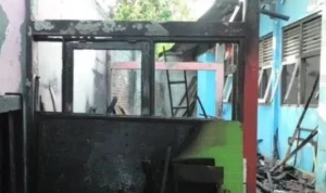 SIsa-sisa kebakaran di SMPN 2 Pringsurat Temanggung, akibat siswa SMP bakar sekolah. (ANTARA/Heru Suyitno)