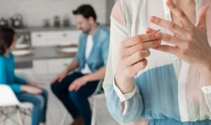 8 Ciri Seseorang yang Berselingkuh dalam Hubungan, Ketahui Sekarang Juga!