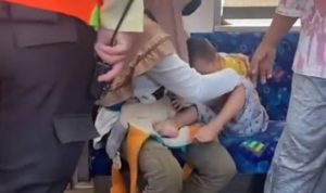 Viral Video Ibu Diusir dari KRL Gara-gara Anak Rewel? Cek Faktanya di Sini!