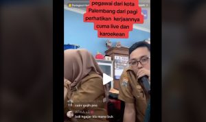 Viral PNS di Palembang Live TikTok dan Karokean saat Jam Kerja, Netizen Geram!