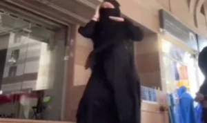 Viral Wanita Bercadar Joget TikTok di Mekkah, Orang Indonesia?