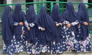 Ilustrasi Hukum menutup aurat dengan mengenakan hijab, karena marak artis yang buka tutup hijab. (instagram)