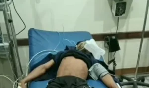 Korban pembacokan remaja di Karawang yang sempat mendapat perawatan sebelum akhirnya meninggal. (instagram@info_karawang)