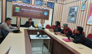 FMPP Jabar saat melakukan pembicaraan dengan Disdik Kota Bandung.